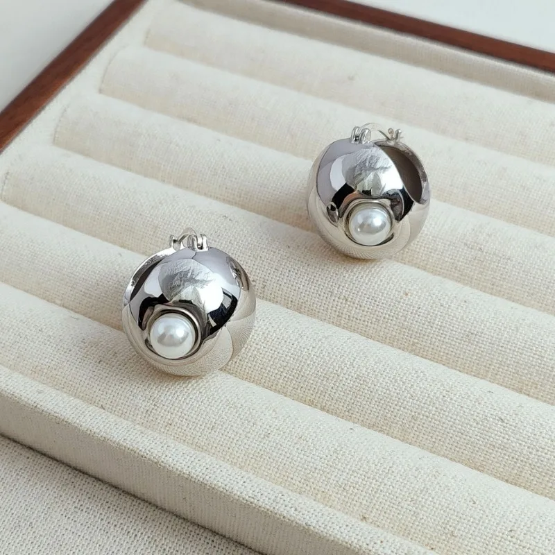

French Personality Exaggerated Earrings Needle High-end Sense Bead Earrings Women's Niche Design Sense Fashion Stud Earrings