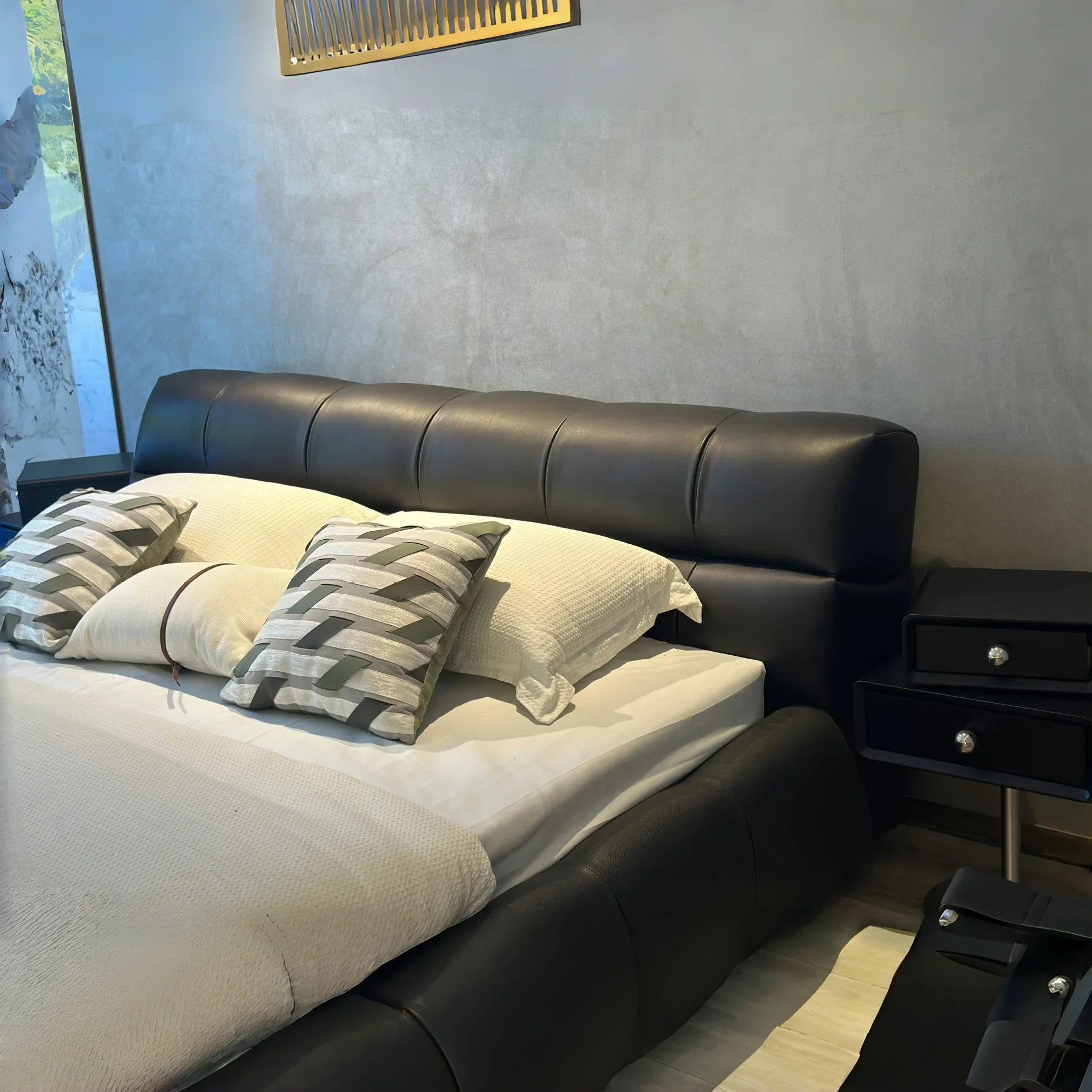 Retro Cream Wind Puff Master Bedroom Italian Minimalist Medieval Storage Leather Suspension Bed