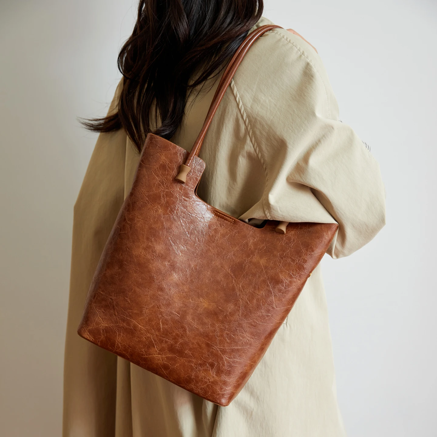 

2025 New Luxury Brand Tote Bag for Women Fashion Waxed Leather Shoulder Bag Pure Color Simple Design High Capacity Handbag Purse