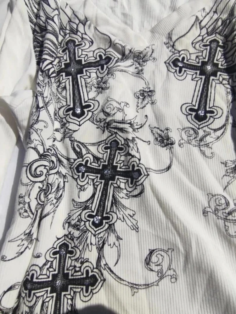 Camiseta Y2k estética Vintage con estampado de alas cruzadas, camisetas góticas Grunge para mujer, camisetas ajustadas de otoño Harajuku con cuello en V, ropa de calle para mujer