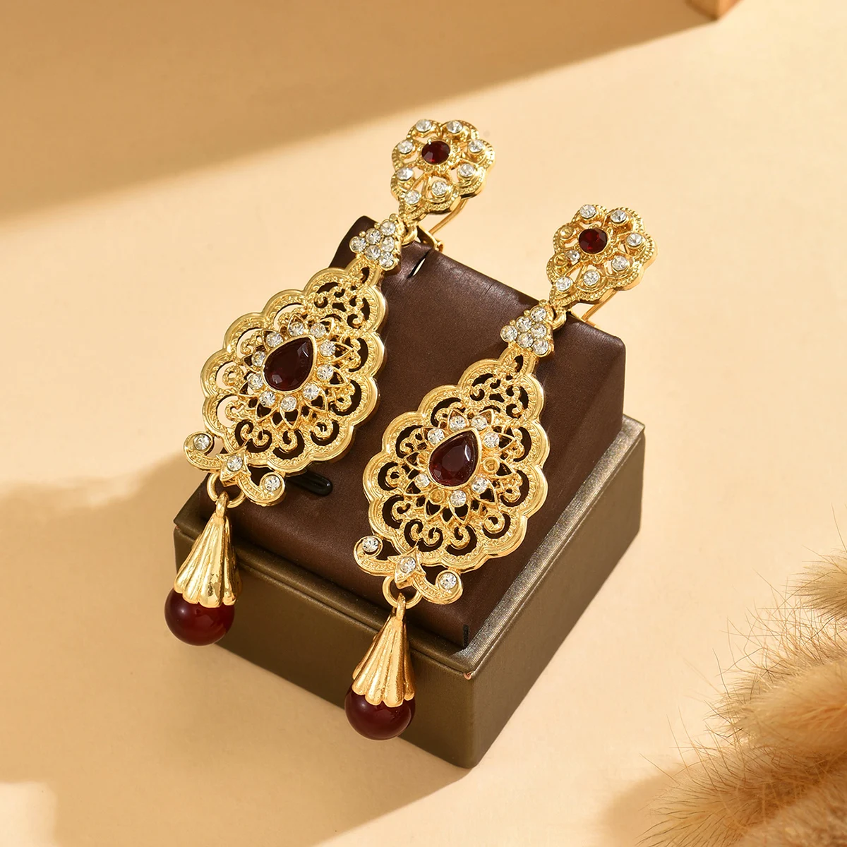 

A Pair Of Trendy And Fashionable Hollow-Carved Geometric Pattern Long Drop Earrings With A Beachy Style