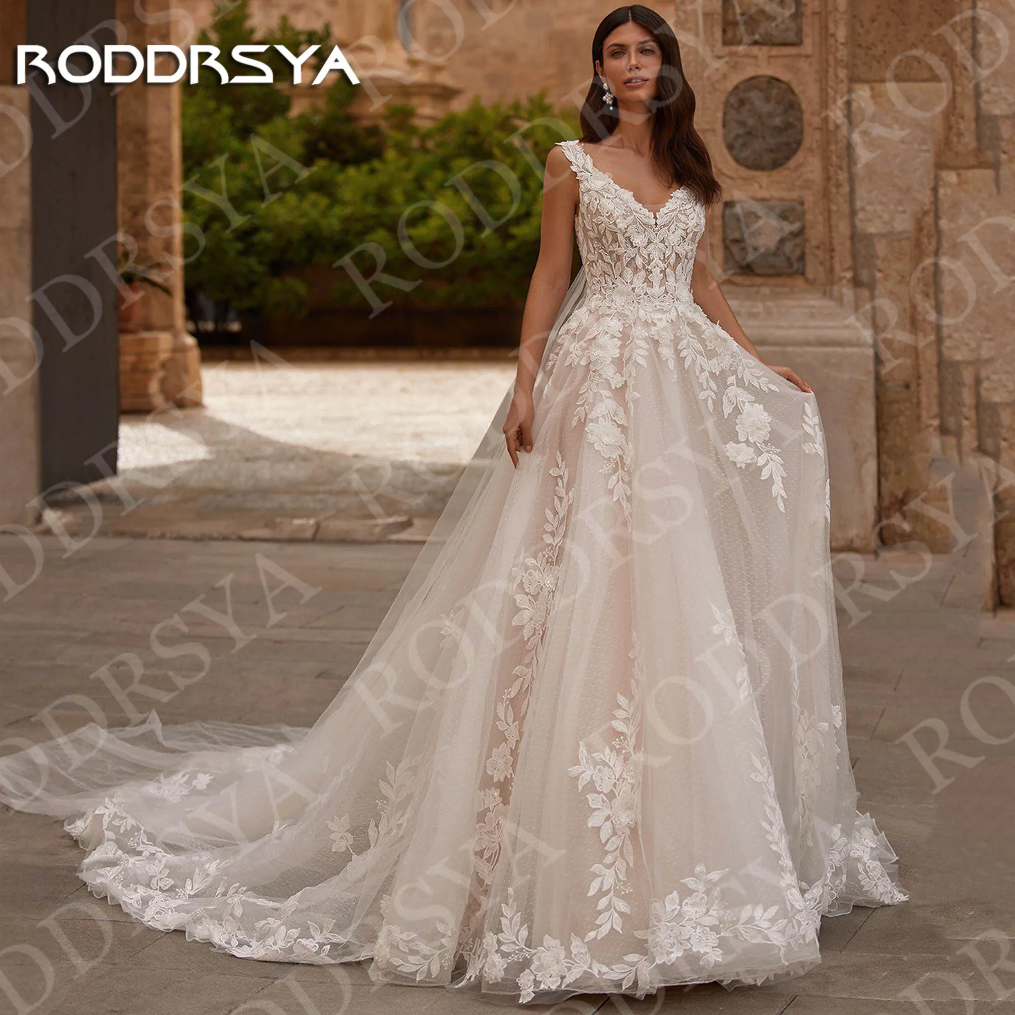 RODDRSYA 우아한 웨딩 드레스 라인 신부 가운 민소매 여성 Boho V 넥 레이스 아플리케 신부 드레스 Tulle Customized우아한 결혼식 드레스 라인 신부 드레스 소매 없는 여자 보호 V 목 레이스 Appliques 신부 드레스 Tulle 주문을 받아서 만들어진