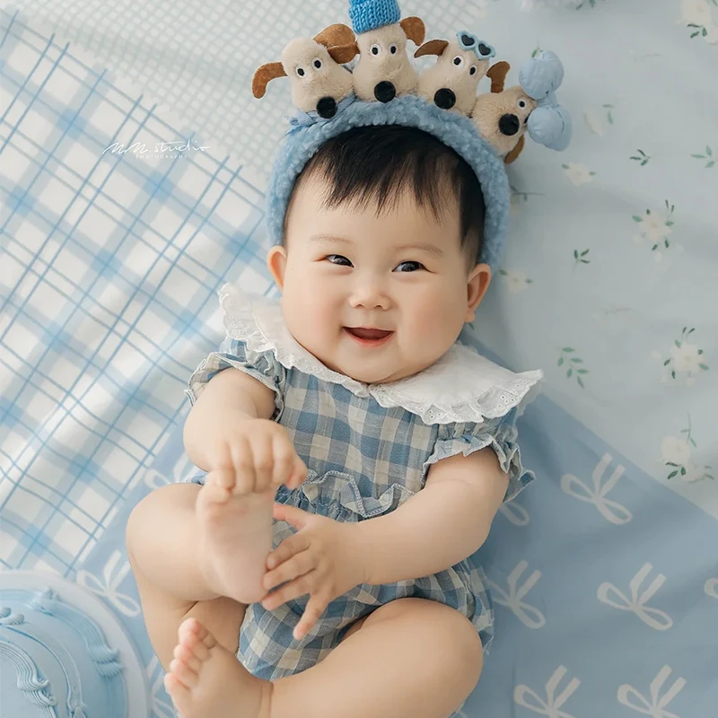 

Hundred day baby photos fresh blue checkered clothes hundred day sunshine weekly photos baby girl accessories 신생아촬영