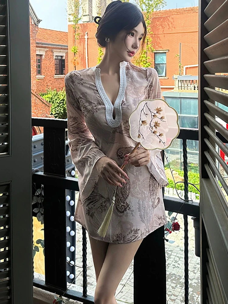 2025 القطن والكتان طباعة الخامس الرقبة فستان قصير مثير الخريف الشتاء طويلة الأكمام Bodycon فستان المرأة الكورية موضة عادية Vestidos