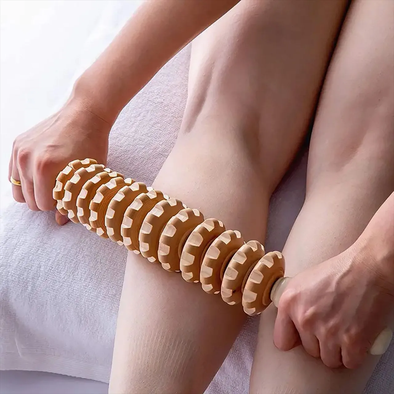 Body Fascia Massager Anti-slip Handle Wood Grooved Gear Arms Legs Thighs Buttocks Smooth Roller Massager for Back Relaxation