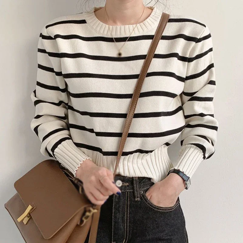 

Autumn Retro Simple Round Neck Contrasting Stripes Casual Fashion Gentle Style Knitted Long Sleeved Tops