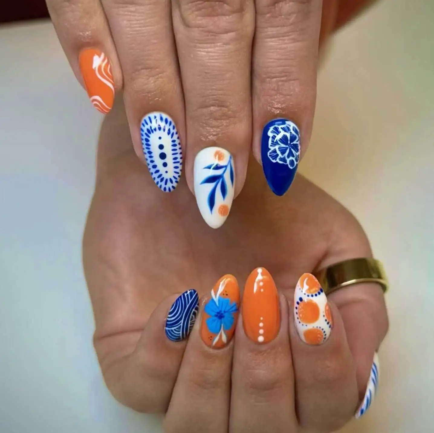 

24 шт., короткие миндалевидные цвета, дофаминовая сетка, полосатая носимая пластина для ногтей, съемные накладные ногти для девочек