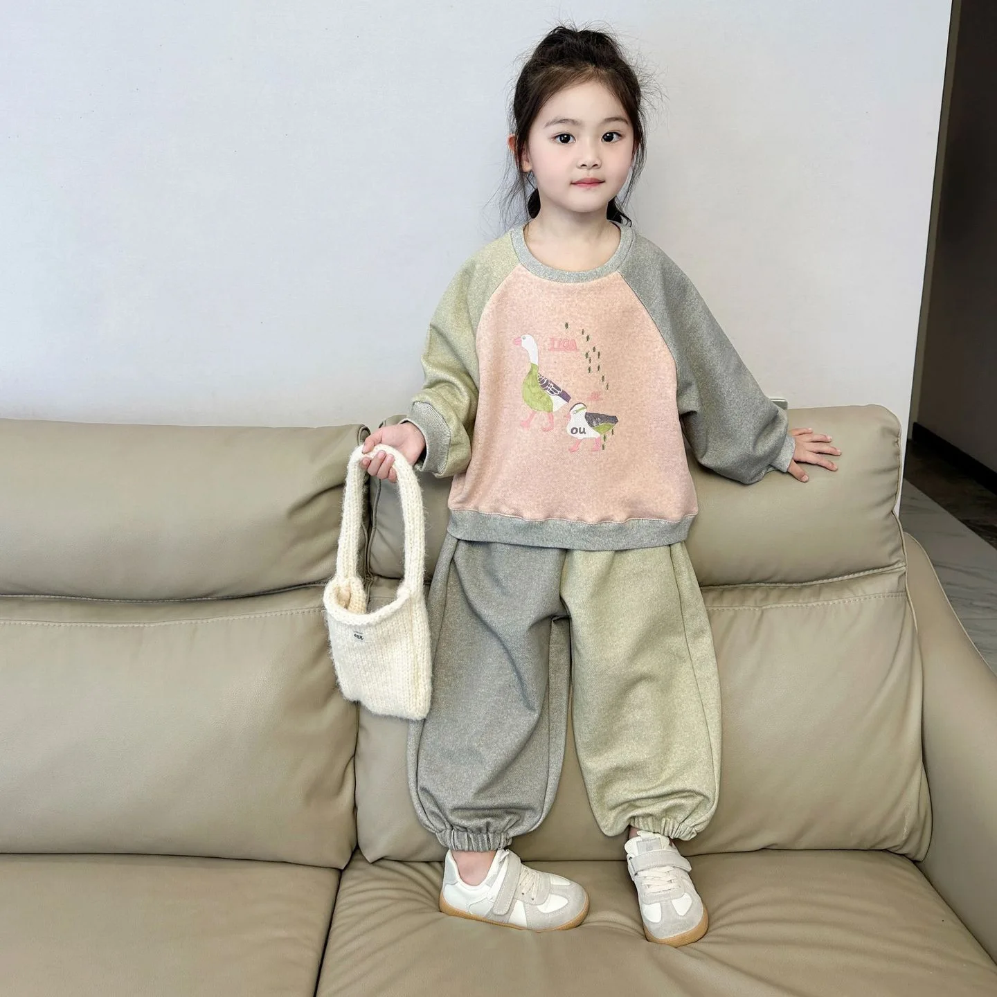 Girls Suit 2024 Autumn New Childrens Wear Korean Style Girl Baby Collocation Color Shirt Bundle Foot Pants Two-piece Set