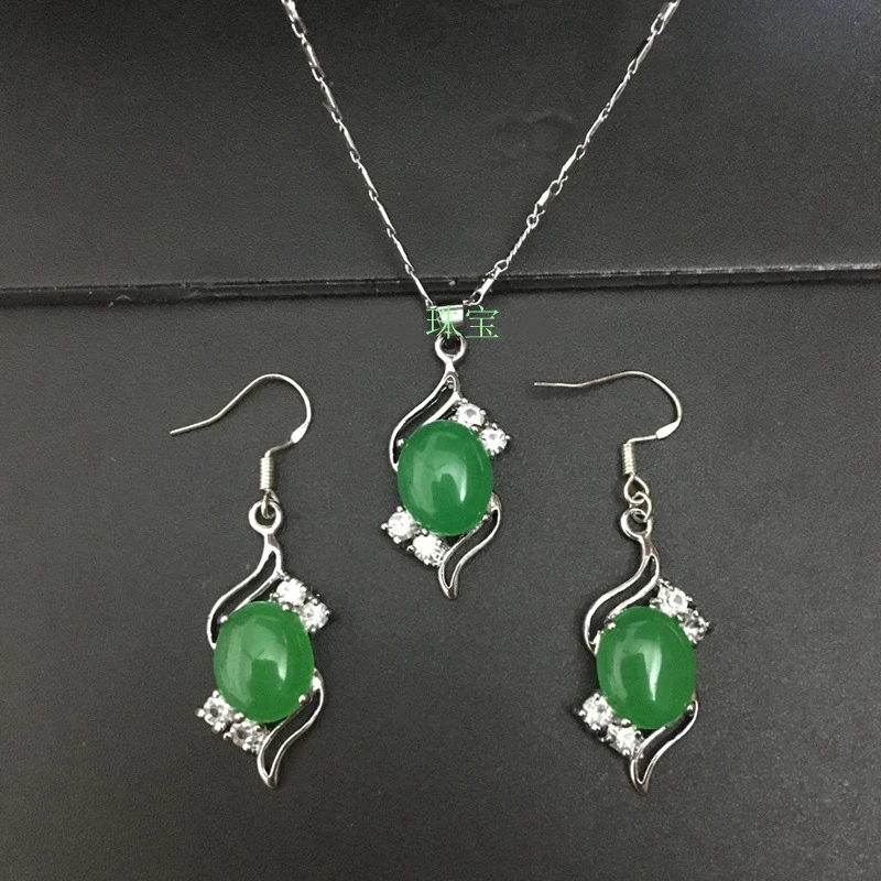 

Natural Green Chalcedony Hand-carved Drop Earrings Fashion Boutique Jewelry Ladies Earrings and Necklaces Two-piece Set