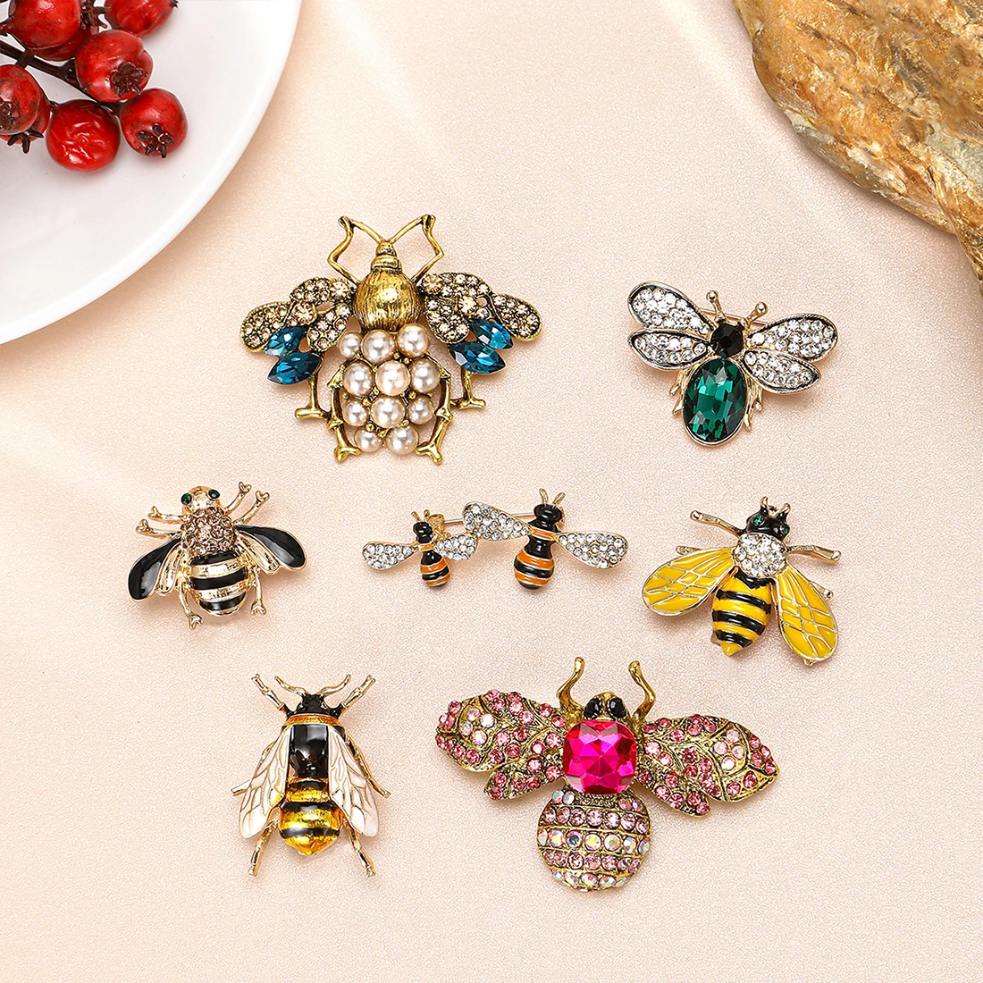 Trendy Cute Bee Brooches for Women Unisex Insect Pins Multi-color Available Casual Party Jewellery Accessories Gifts