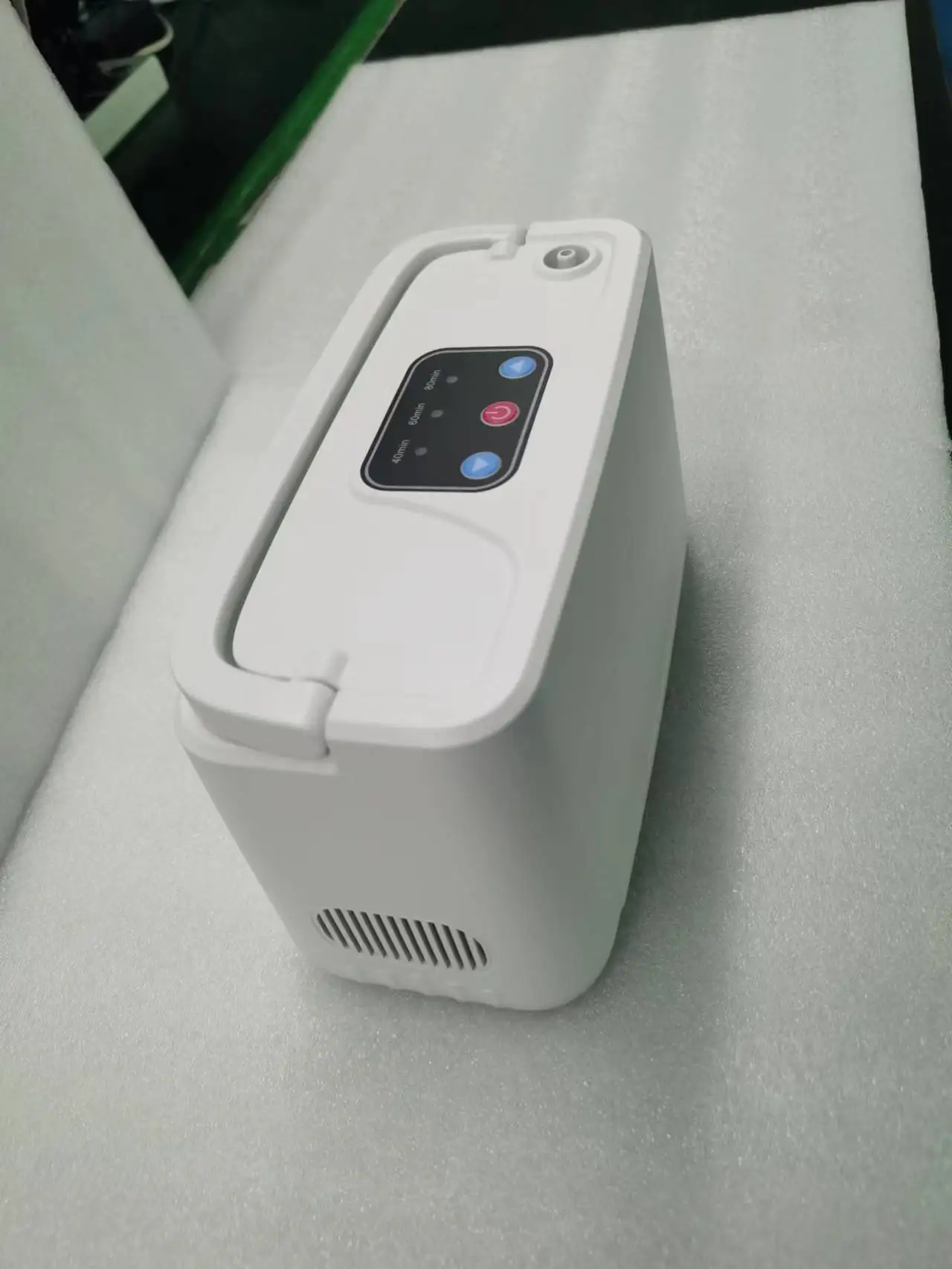 Portable Mini Oxygen Inhaler 3L Medical Oxygen Plant Battery Operated PSA Method 32.5% Concentration 48dB Noise