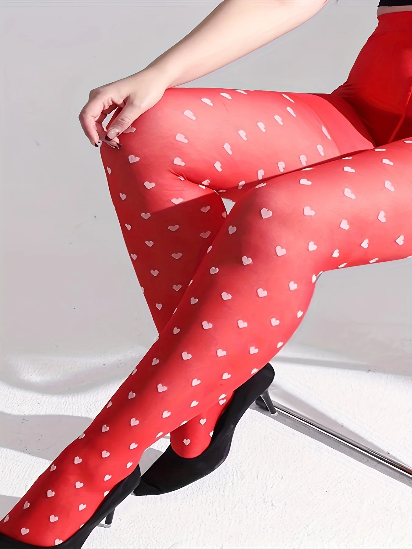 1 pair of ultra-thin women's heart-shaped pattern leggings with red stockings