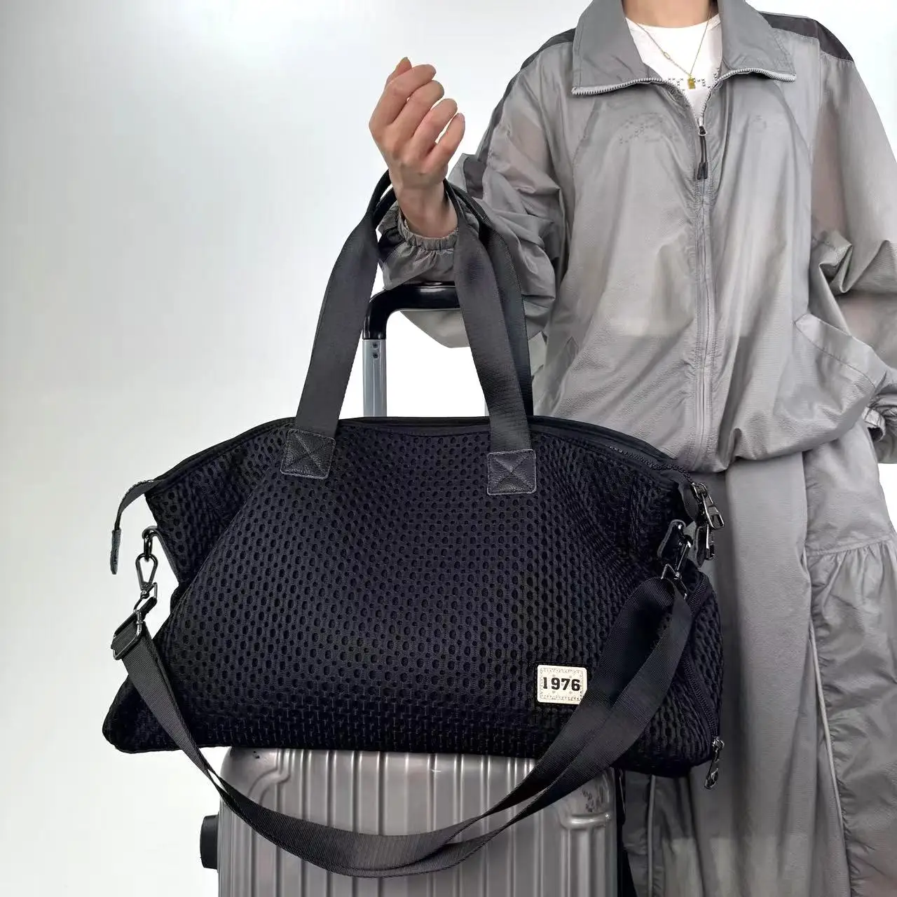 Ladies' fashionable and simple luggage bag, large capacity handbag with shoe compartment, street spliced shoulder bag