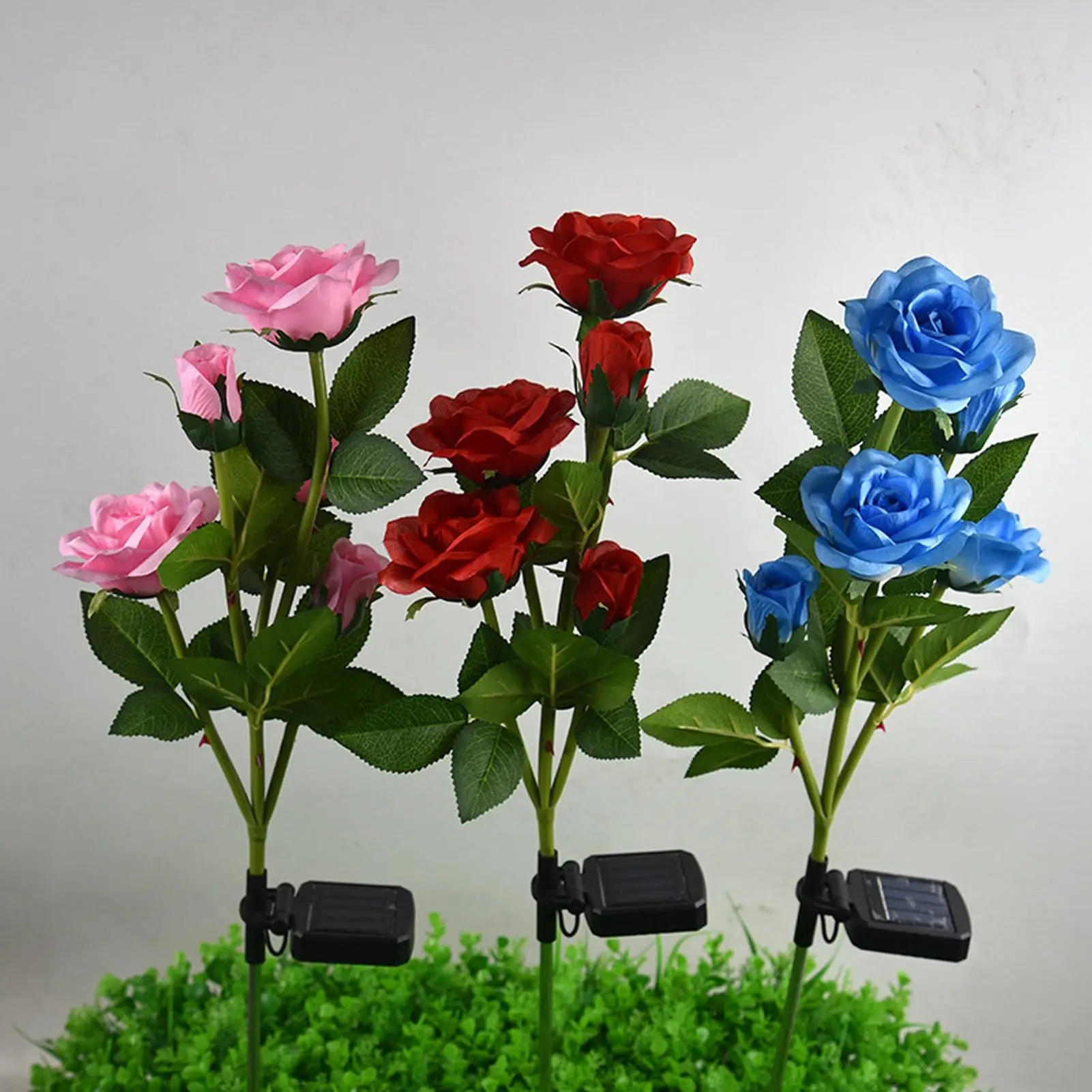 Realistic Looking Rose Flower Lamp, Landscape Lighting, Courtyard Decoration, Solar Simulation Flowers