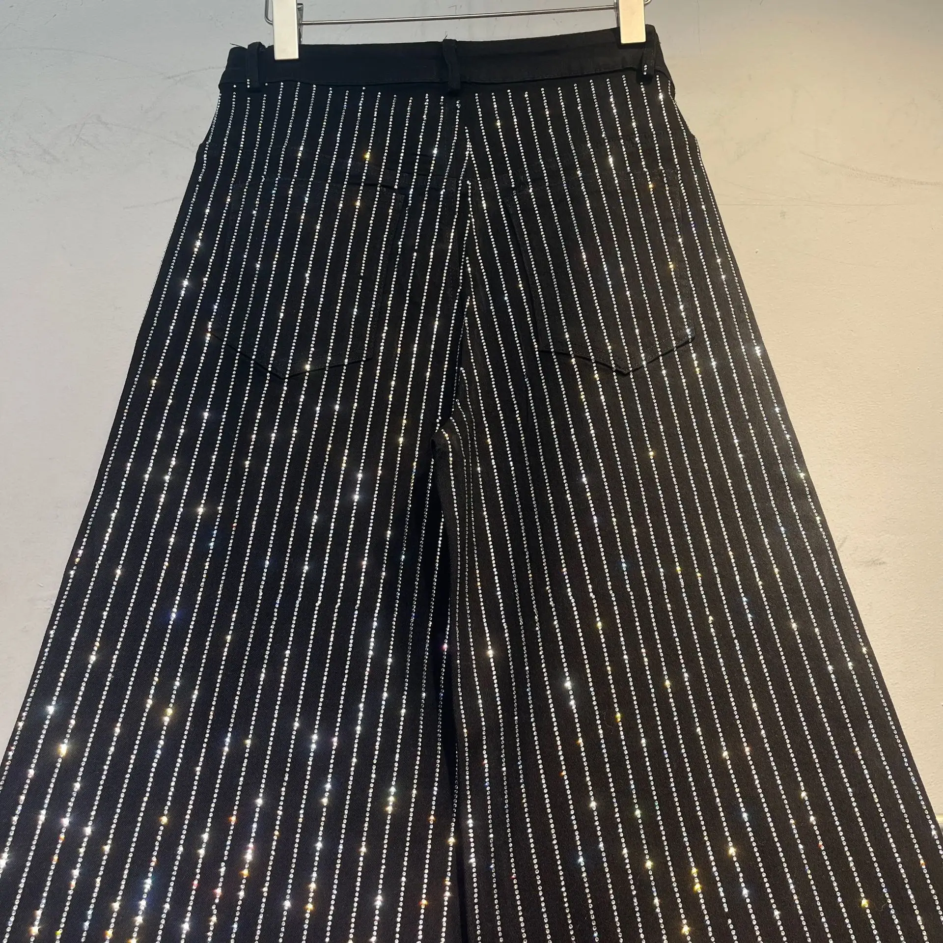 SuperAen Jeansy damskie w pionowe paski z diamentami, nowość na lato 2025, oversize, proste, z wysokim stanem, szerokie nogawki