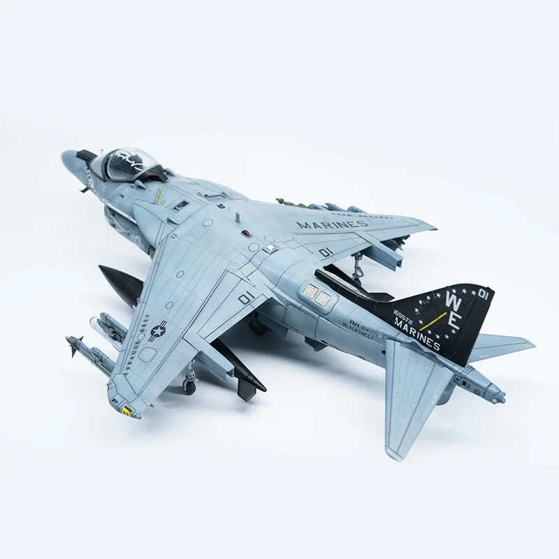 UMa ประกอบเครื่องบินชุด D1001 อเมริกัน AV-8B Harrier II PLUS เครื่องบินโจมตี DIY ของเล่นคอลเลกชัน 1/48
