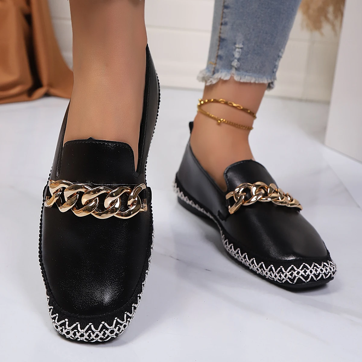 Brand Sewing Thread Design Women's Shoes Spring and Autumn Leather Fashion Non-slip Metal Chain Decorated Flat Shoes Loafers