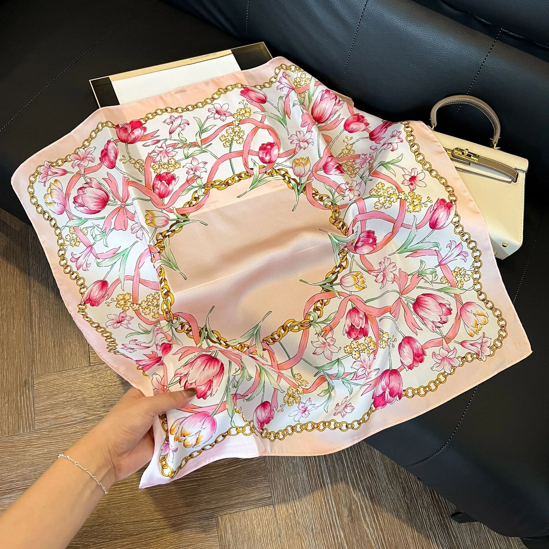 NEUER Stil Seiden-Quadrattuch für Damen mit Blumenmuster, Satin-Kopftuch, Haarband, Halstuch, Kopftuch, Damen-Stirnband, Foulard, Taschenband