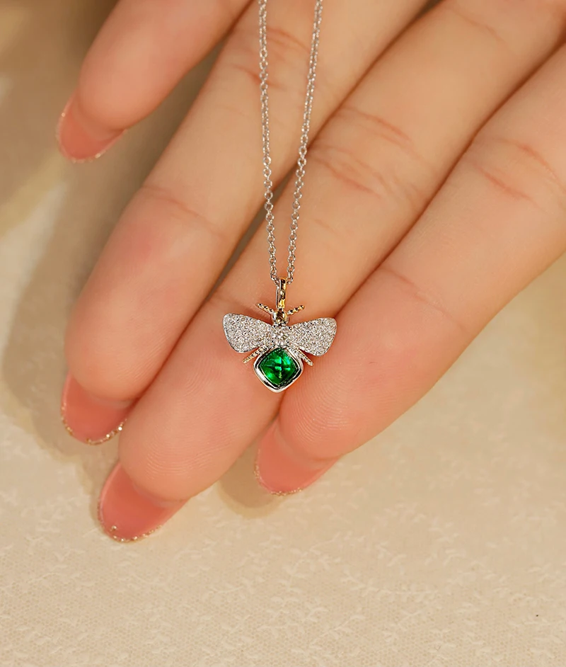 LUOWEND 18K White Gold Necklace Elegant Honeybee Design Luxury Diamond Natural Emerald Necklace for Women High Wedding Jewelry