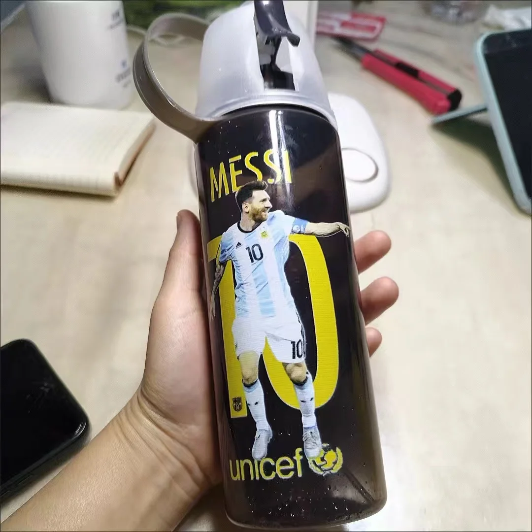 

600ml Football Star Straw Water Cup Gradient Black Gray Messi Ronaldo Neymar Portable Outdoor Sports Flip Cover Drinking Bottle