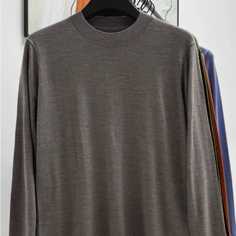 

Мужской свитер с базовым слоем — ультратонкий и ультрамягкий кашемировый свитер из тонкой ткани в легком вязаном стиле.