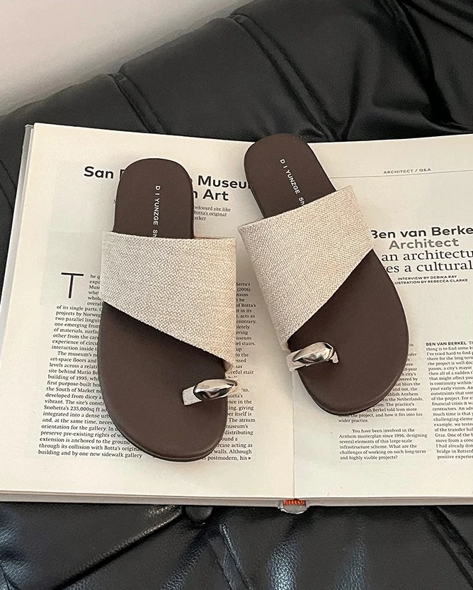 Korean-style color-blocking niche one-strap toe slippers for women 2026 summer new flat casual slides Women's sandals