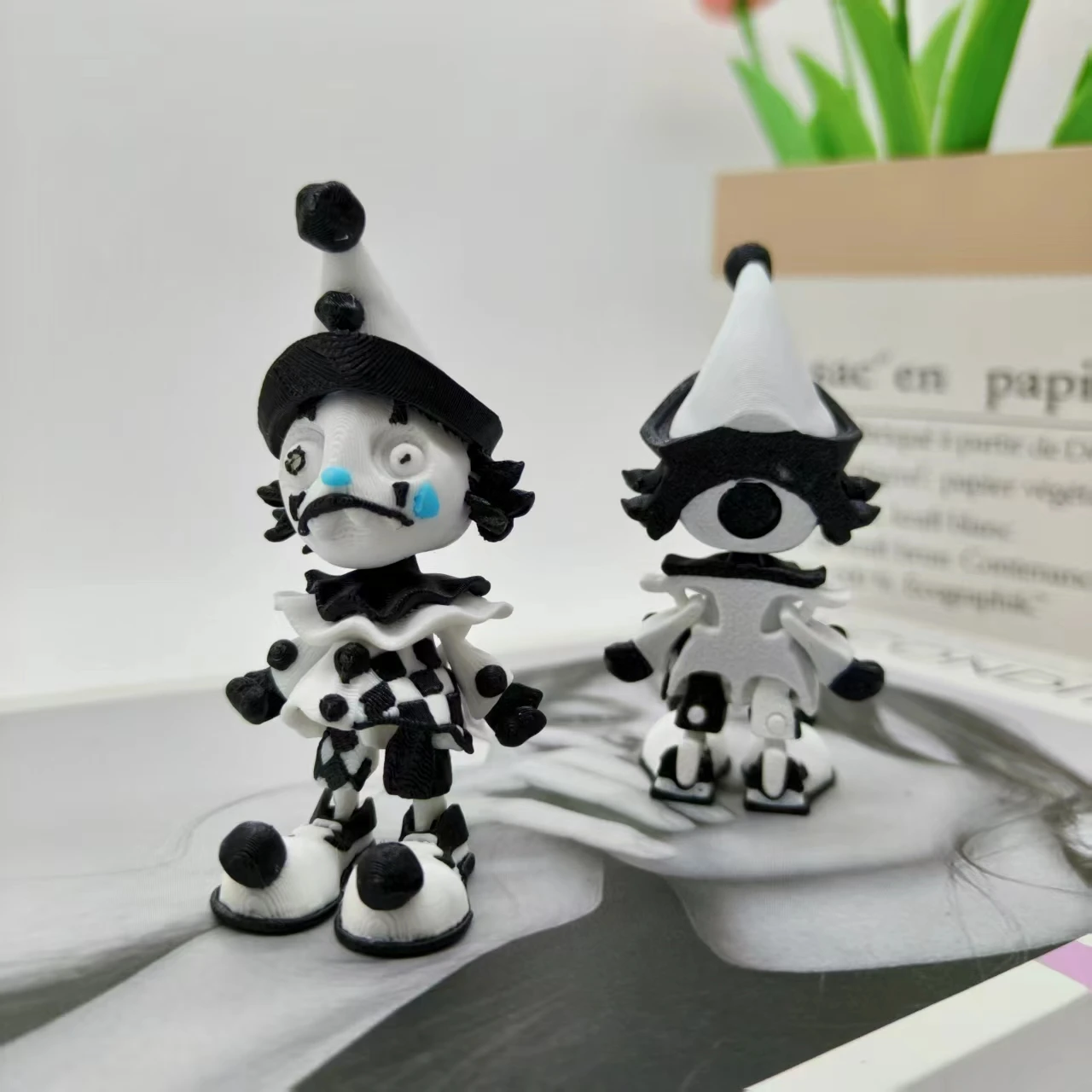 3D Printing Halloween Night Horror Clown, New Creative Decoration Black and White Clown Horror Scene Desktop Decoration