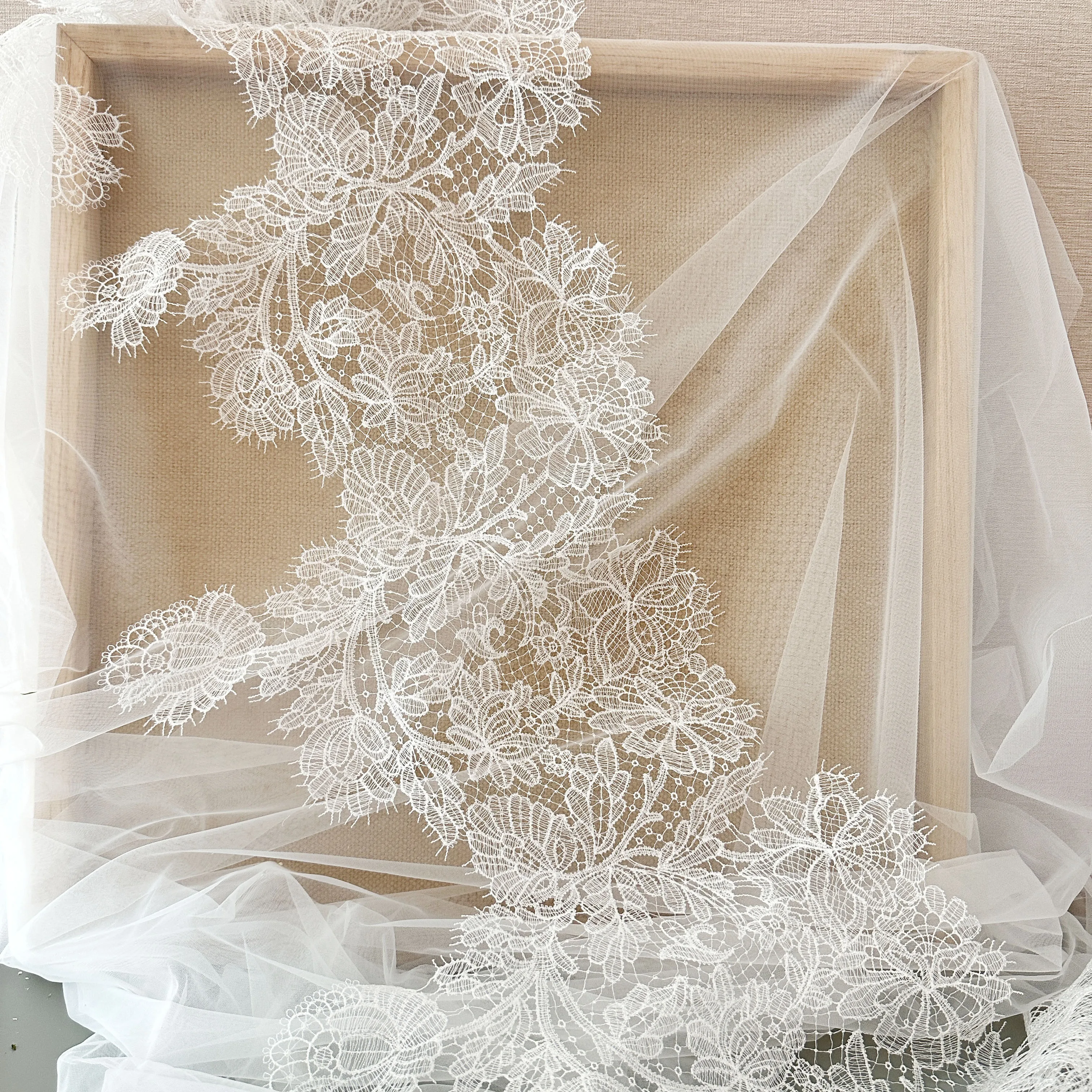 Spitzenstickerei-Streifen, handgefertigte DIY-Accessoires für die Hochzeitskleiddekoration, weißes Netzgewebe, durchbrochener Stoff, hohe Qualität – Detail 4