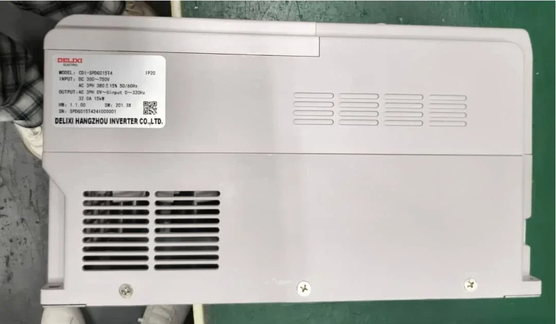 1PH220V -3PH380V(1pcs)  EM60-15KW-380V(1pcs)