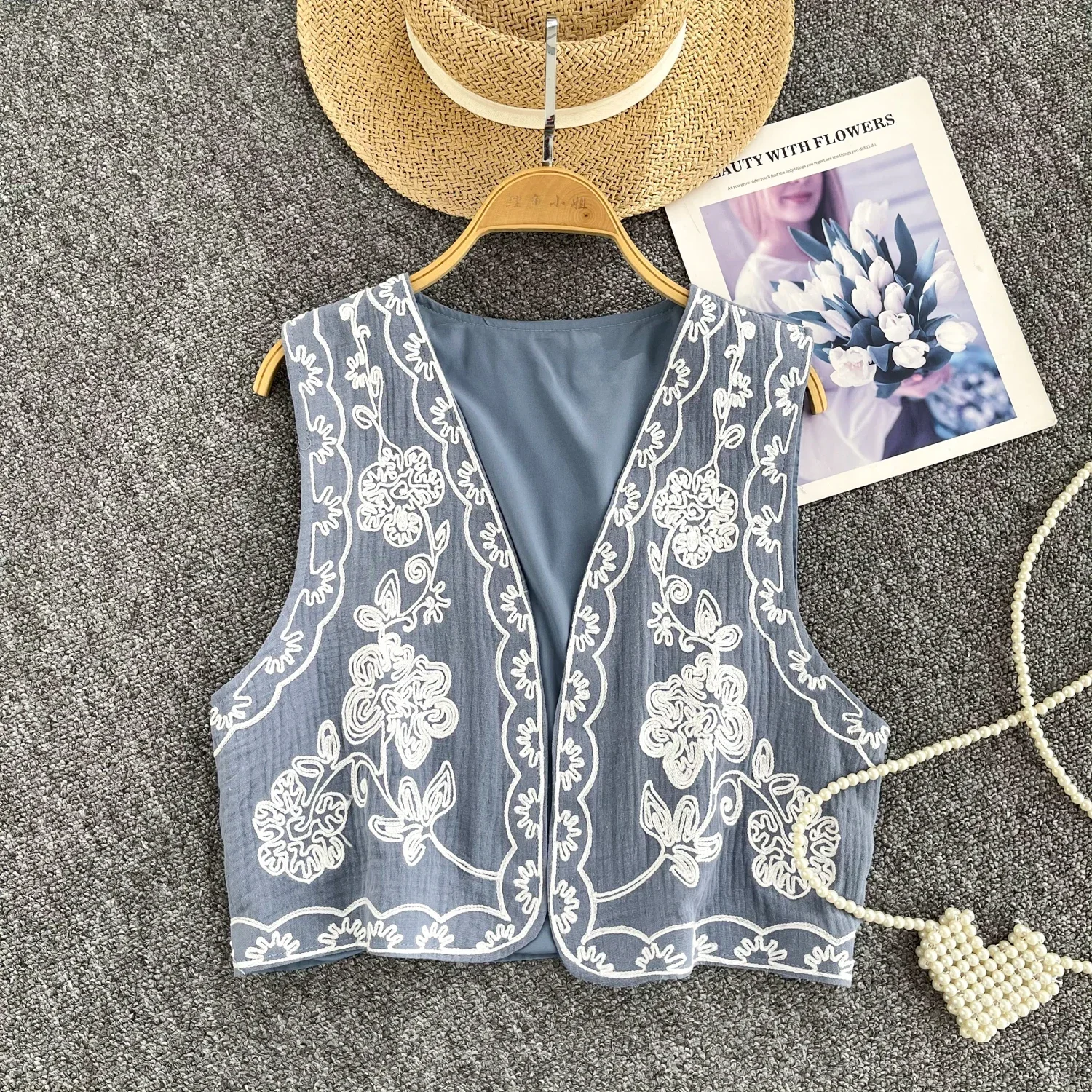 Embroidered Short Vest Woman Fashion Sleeveless Open Stitch Vests Coats Women Fashion Vintage Outerwear