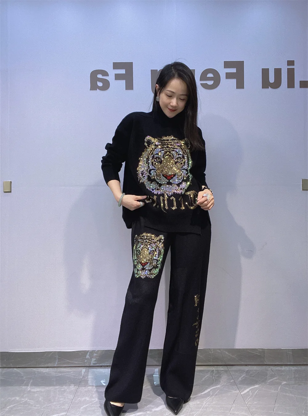 Set lavorato a maglia con strass testa di cartone animato da donna americana, pullover autunno inverno, maglione a collo alto, pantaloni lunghi a gamba larga, abito a due pezzi