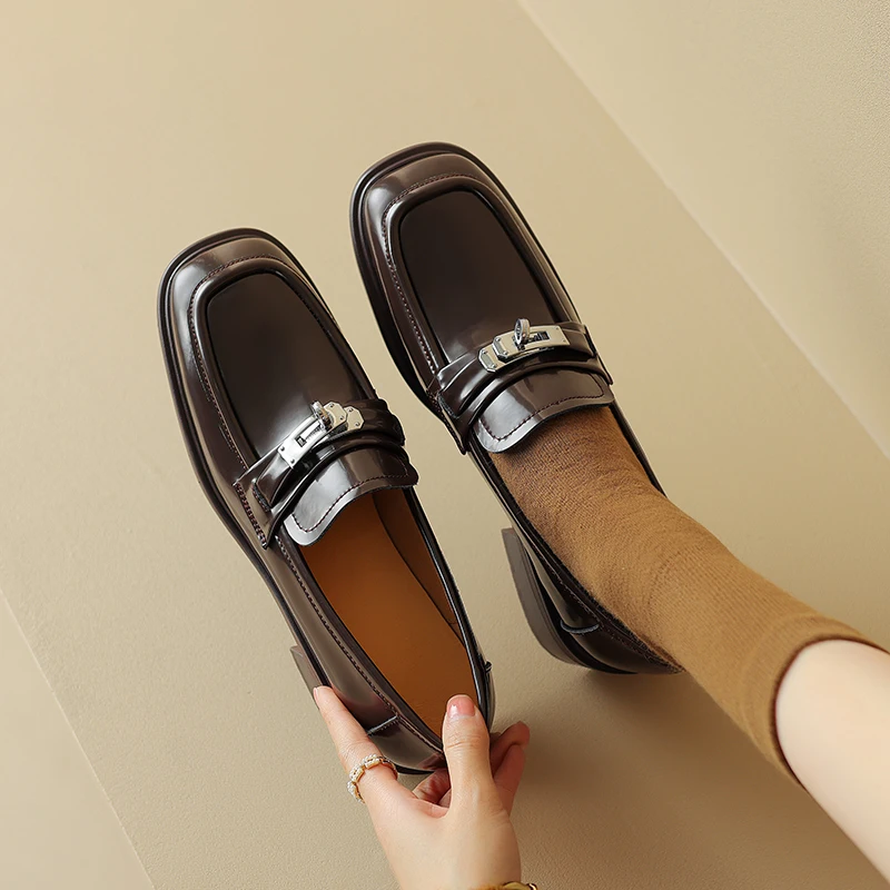 2024 new Spring Retro Women Pumps Round Toe Chunky Heel Loafers Split Leather Shoes for Women Metal Buckle Shoes Platform Shoes