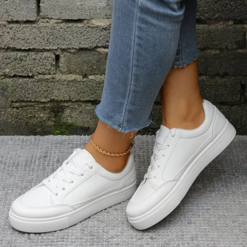 Desginer Nieuwe 2024 Vrouwen Sneaker Ademende Studenten Casual Schoenen Sport Meisje Platte Mesh Wit Gevulkaniseerde Schoenen Vrouw