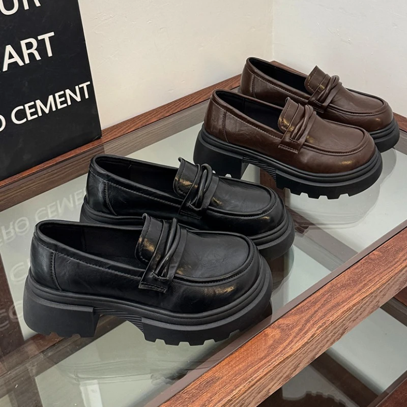 

Дизайнерские весенние женские лоферы в британском стиле, массивные, на толстом каблуке, элегантные, кожаные, без застежек