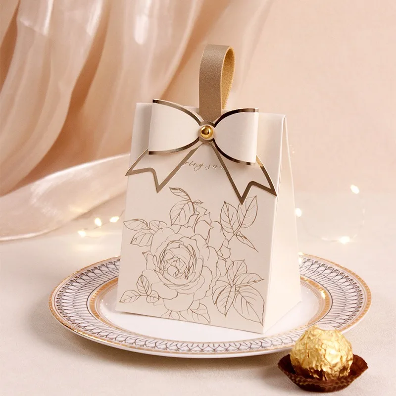 

Vintage French Handheld Champagne Bow Wedding Candy Bag Creative Party Favors Gift Box Packaging Paper Wholesale