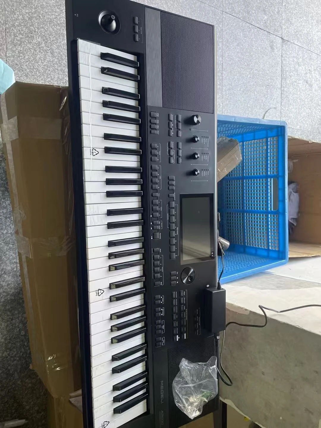 Wholesale Price High-End MEDELI A2000 61 Key Portable With Stand Touch Screen Keyboard Musical Instrument For Live Performance