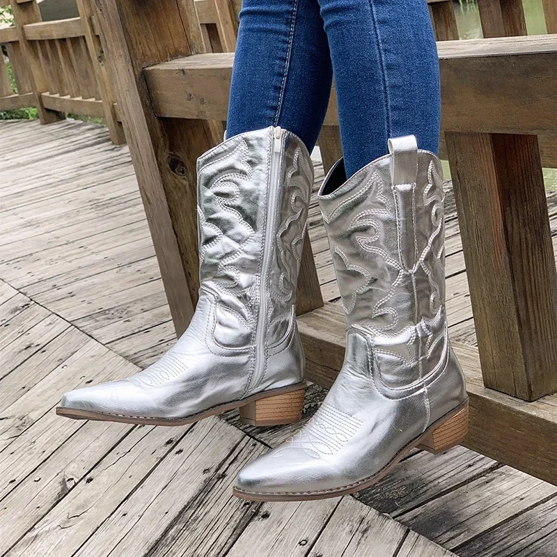 Buty dla kobiet 2024 Wysokiej jakości złote buty damskie do połowy łydki z bocznym zamkiem błyskawicznym Western Cowboy Boots Silver Retro Boots