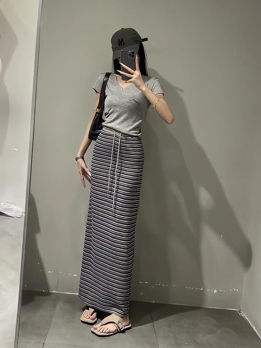 

Summer 2026 Women's Grey V-neck Short-sleeve T-shirt Slim-fit High-waist Skirt Set Casual Commute Style Hand-sewn Polyester