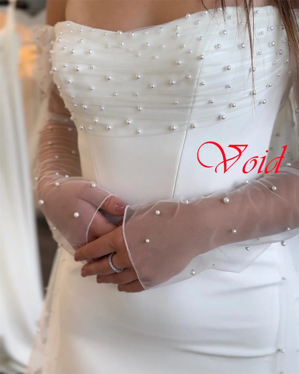 Robes de mariée en mousseline de soie blanche personnalisées, élégantes, sans bretelles, épaules dénudées, manches longues, robe de mariée avec traîne chapelle, robe sirène