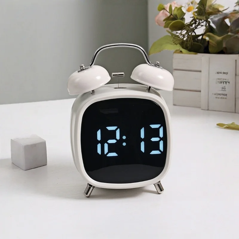 Reloj Despertador LED de Mesa con Control por Voz, Doble Campana, Alarma Súper Fuerte, Modo Nocturno 12/24H, Reloj Digital Anti-interrupciones para Personas con Sueño Profundo