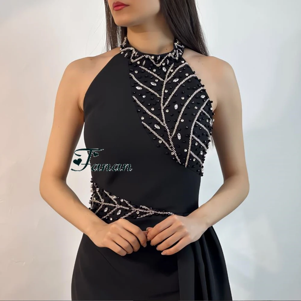 ที่กําหนดเอง Simple Black Halter ทรัมเป็ต Sparkly คริสตัลชุดราตรี Mermaid A-Line ความยาวชั้นประดับด้วยลูกปัดหรูหราชุดราตรี Gowns