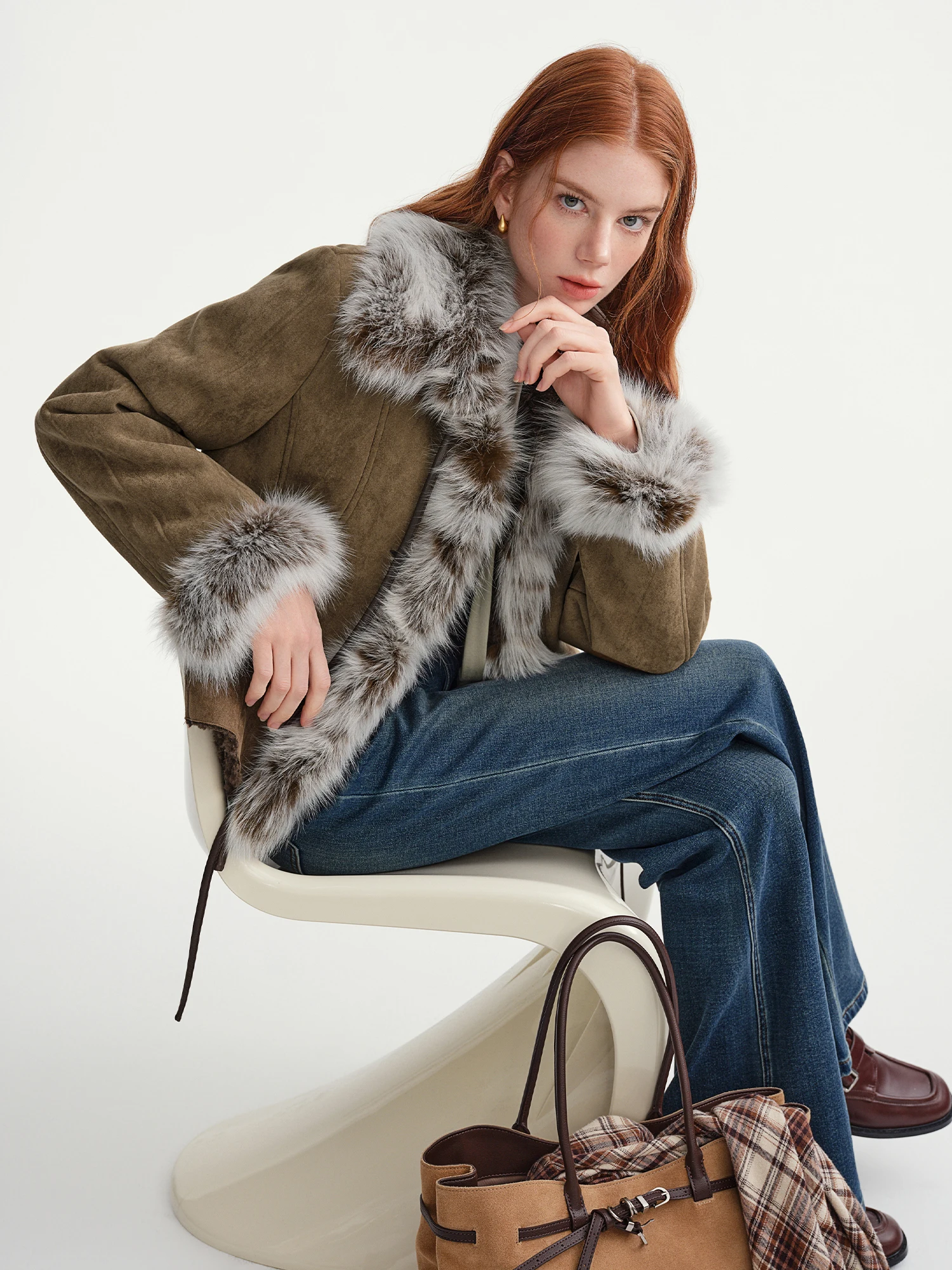 เสื้อแจ็คเก็ตขนสั้นสไตล์วินเทจสำหรับผู้หญิง รุ่น DUSHU [Warm Winter Mocha] ประจำฤดูใบไม้ร่วงและฤดูหนาวปี 2025  ตกแต่งด้วยขนสุนัขจิ้งจอก สีน้ำตาล  ทรงหลวม  แฟชั่นสตรีทแวร์  ทันสมัย