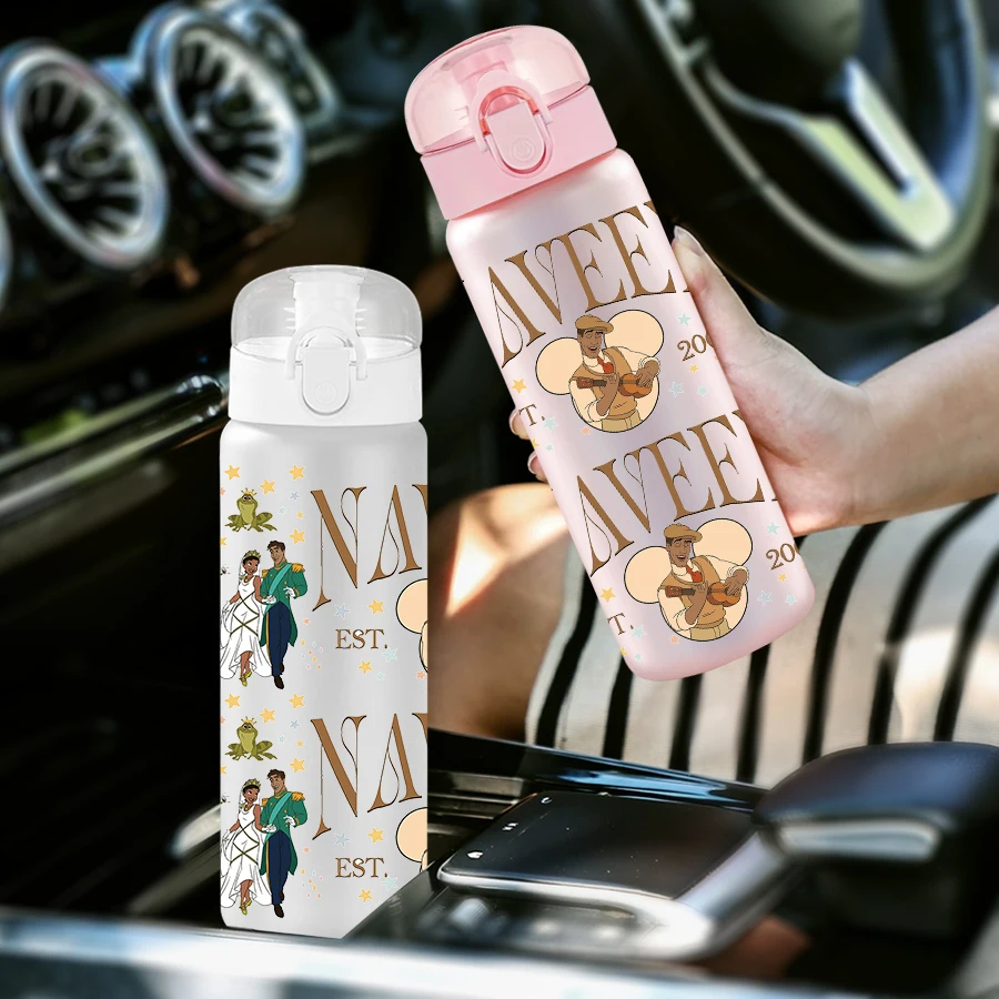 Botella de agua de plástico con diseño de príncipe y rana de Disney, 26oz, para deportes al aire libre, regalo de cumpleaños/regreso a casa, 1 ud.