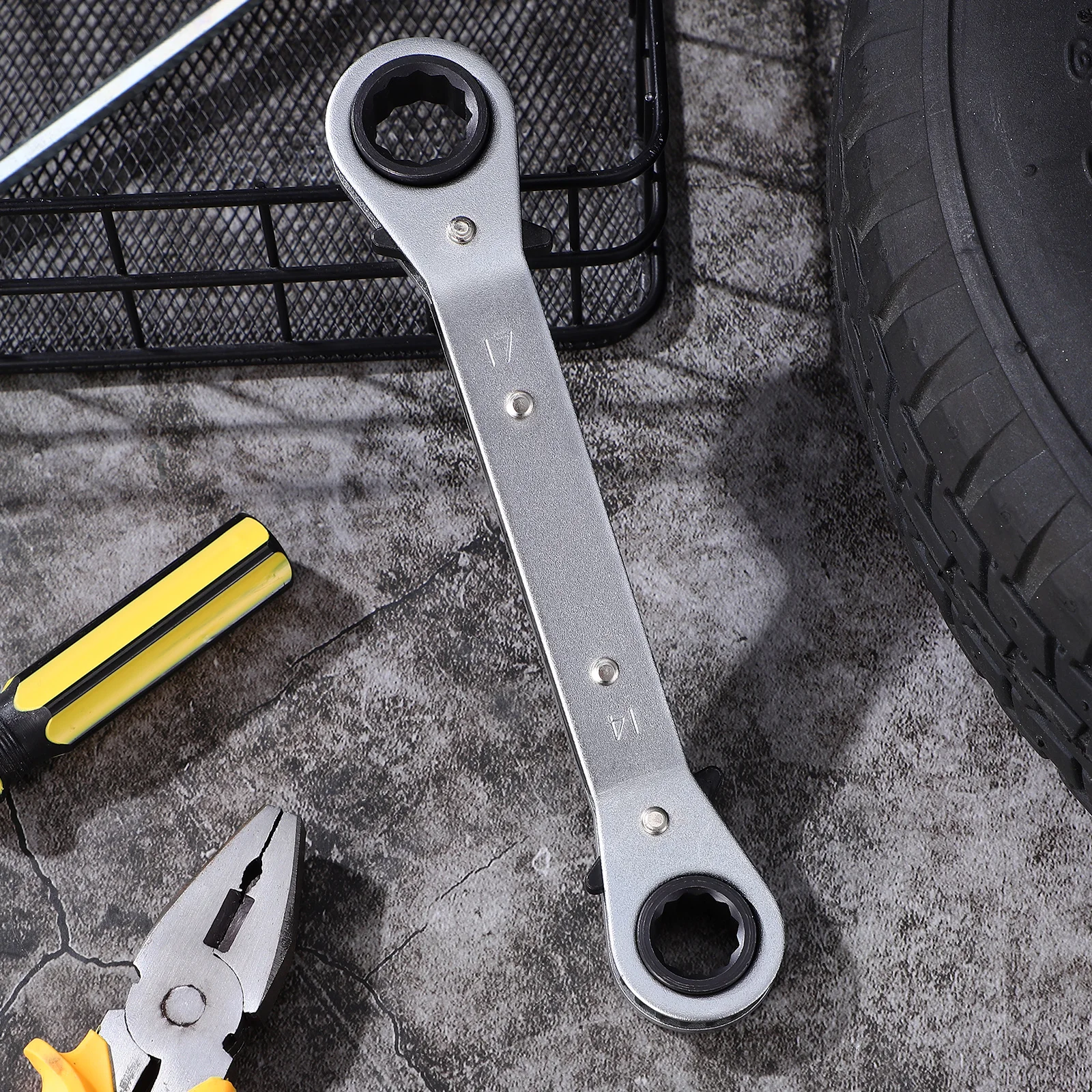 

Ratcheting Wrench 14-17Mm Dual Head Bend Design for Quick Loosening and Tightening Car Service Tool Socket Spanner