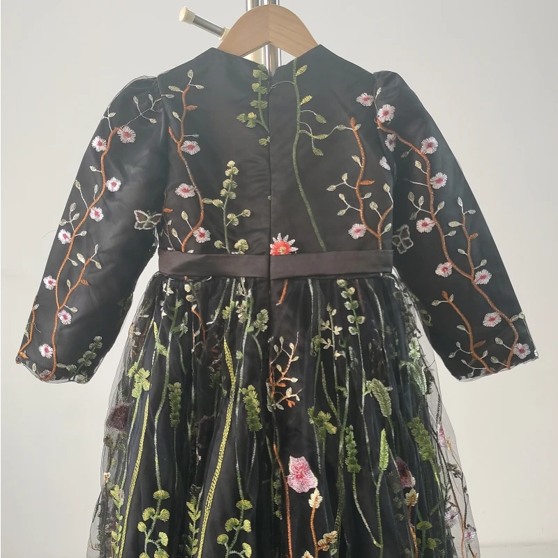 Echte foto bloemenmeisjesjurk zwarte bloemen tule bescheiden O-hals volledige mouwen rits prinses vloerlengte kinderjurk maatwerk