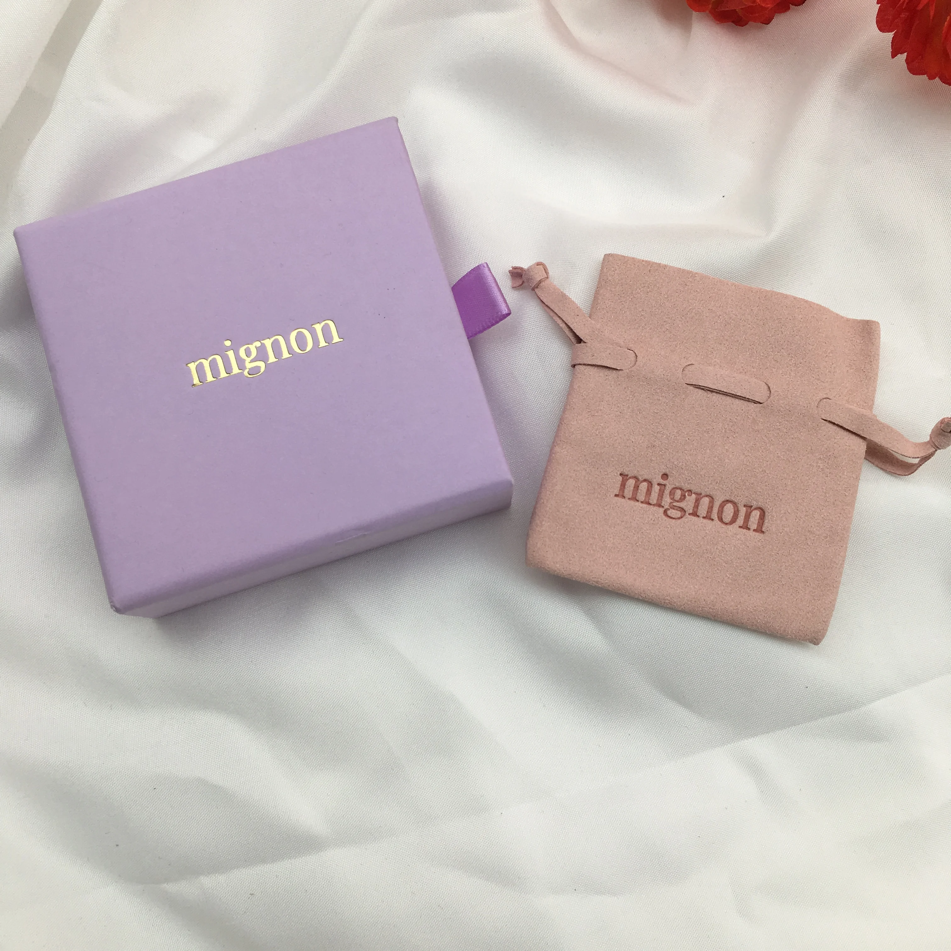 

Custom Logo 7x7x1.7cm Pink Drawer Jewelry Box and Personalized 6x6cm Microfiber Bag Ring Earring Necklace Bracelet Wedding Gift