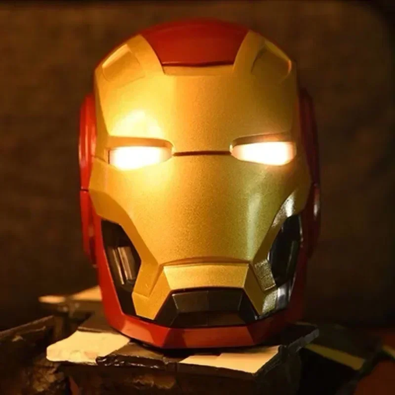 Deformable หุ่นยนต์มินิบลูทูธลําโพงขนาดเล็กหมวกกันน็อก Iron Man Avengers ไร้สายสมาร์ทวิทยุของขวัญสร้างสรรค์ Desktop Decorati