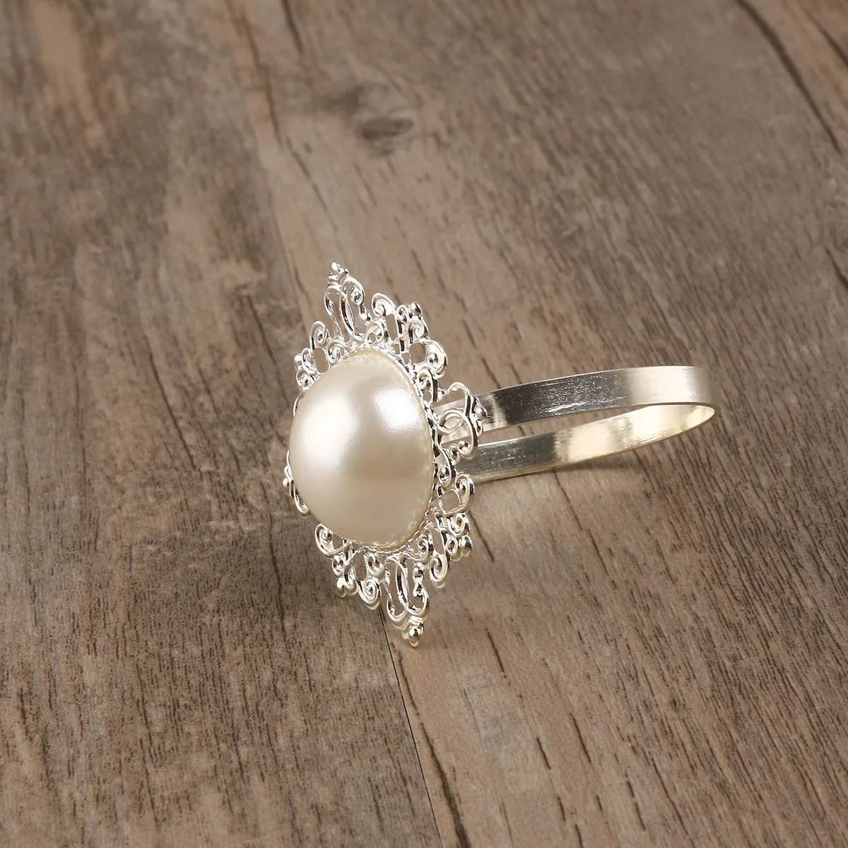 

12Pcs Banquet Napkin Holder 45Mm Golden White Glitter Finish Acrylic Zinc Alloy Elegant Table Decor for Special Occasions