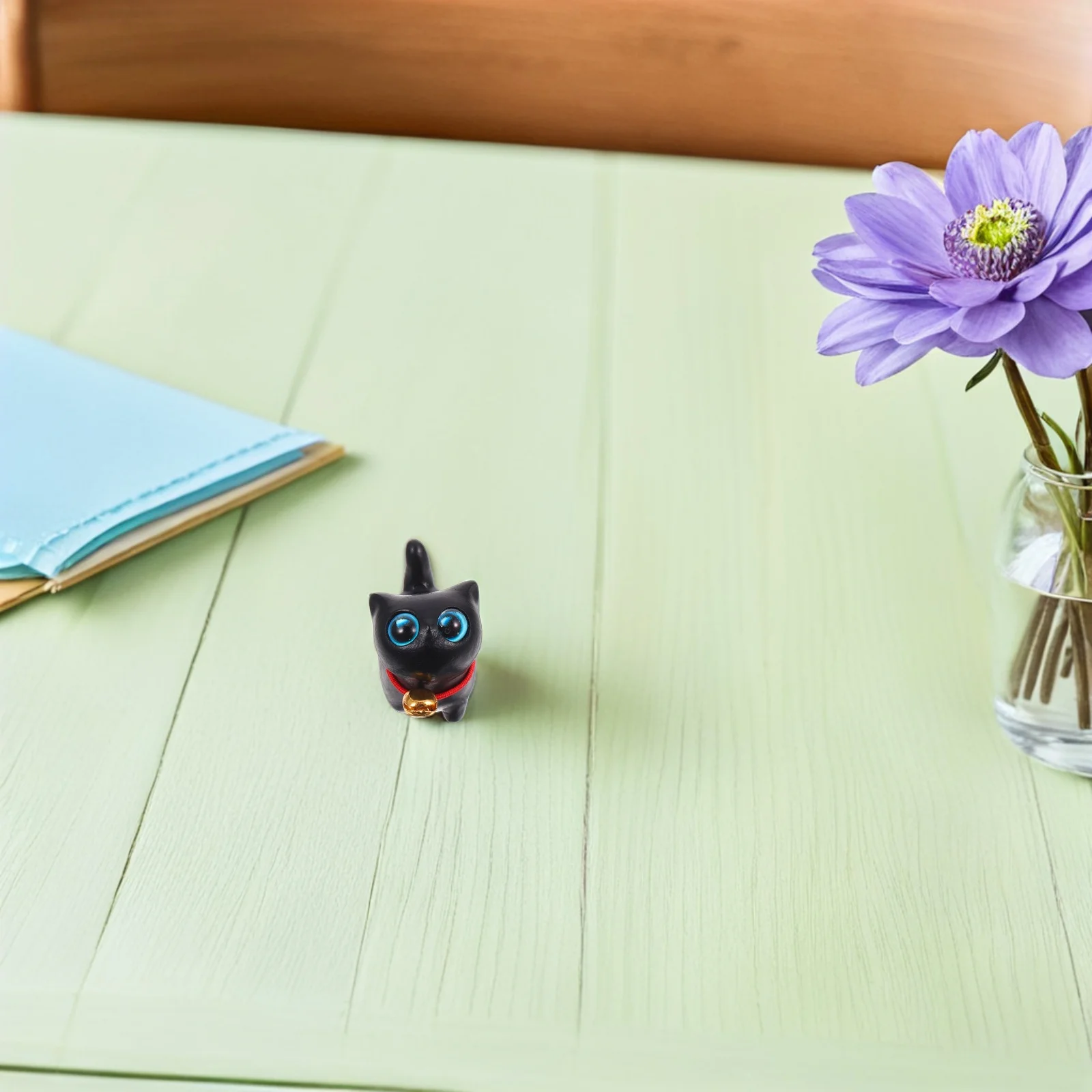 

2Pcs Sandalwood Cat Figurines Hand-Carved Bell Charming Desk Decor Miniature Cute Cat Ornaments for Home and Office