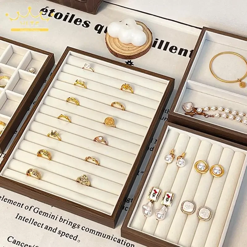

Vintage-style Jewelry Box with Walnut-Grain Tray Large-Capacity Display Tray for Pendants Rings Necklaces and Earrings